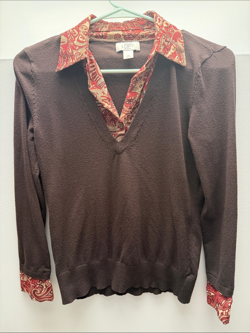 LOFT Brown V-Neck Sweater with Red Paisley Trim size petite Medium